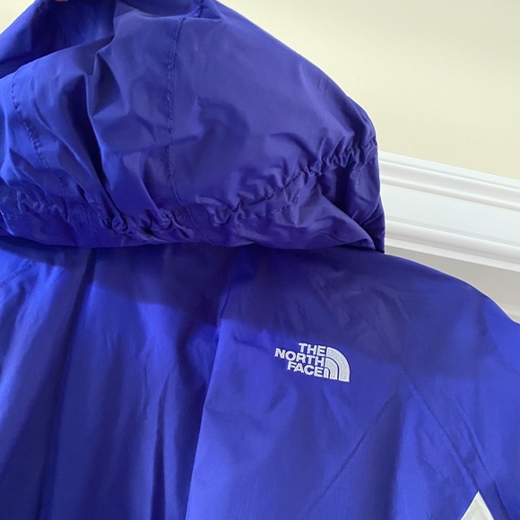 Northface Girls Rain Jacket - Picture 5 of 10